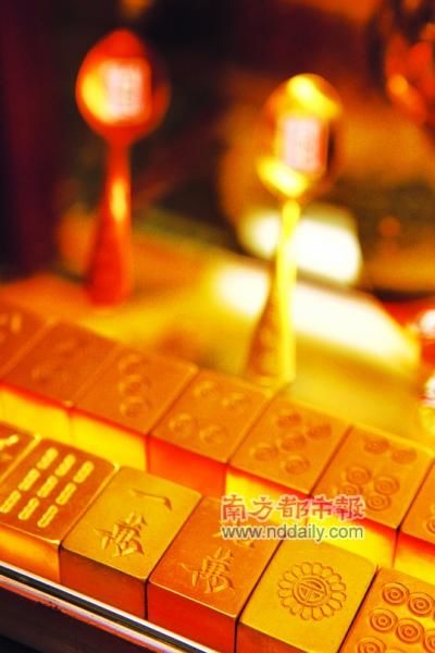 國內(nèi)首套黃銅麻將，此番也亮相奢侈品展。