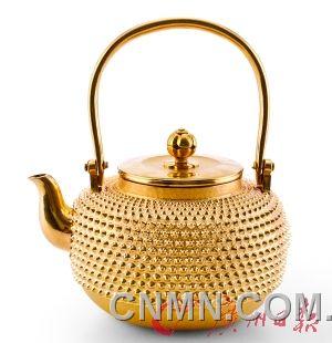 霰形純金壺。