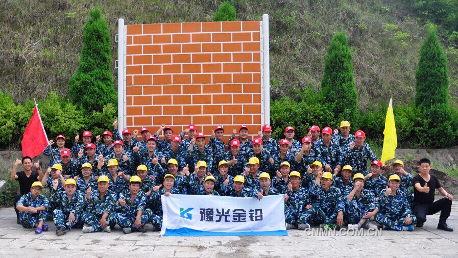月9日至10日，河南豫光金鉛集團有限責(zé)任公司上半年度培訓(xùn)工作暨師帶徒工作進行檢查考核。鋅業(yè)四廠師帶徒和職工培訓(xùn)工作分別以93.33 分和 93.55分的好成績雙雙拔得頭籌。其余20余個生產(chǎn)單位，也取得了較好的成績。