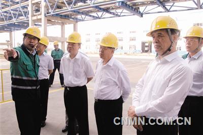 10月22日，國務(wù)院參事、中國有色金屬工業(yè)協(xié)會會長陳全訓(xùn)到廣西調(diào)研，并出席在南寧同期舉辦的2015年中國國際銅業(yè)論壇。