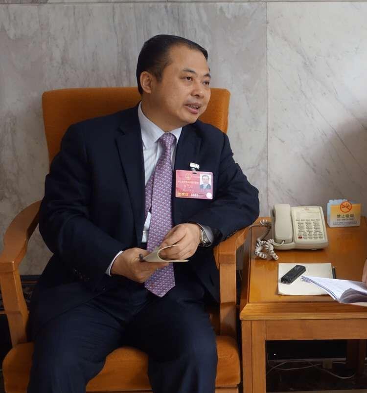 張?zhí)烊? width=