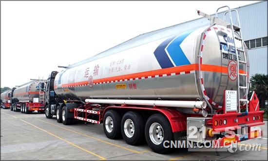 中集瑞江鋁合金液罐車批量交付東北客戶