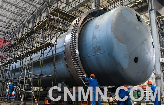 大型冶金煉銅氧氣底吹熔煉爐在中信重工完成總裝
