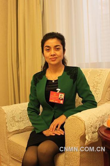 全國人大代表、新疆有色集團熱孜古麗•庫拉洪