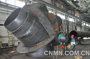 金川集團(tuán)機(jī)械職工巧手制作超大異形件