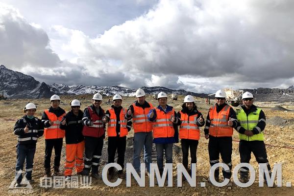 2018年4月12日至14日，中國銅業(yè)有限公司總裁武建強(qiáng)來到南美洲西部的中鋁秘魯?shù)V業(yè)公司檢查指導(dǎo)工作，并親切慰問中外方管理人員及員工。