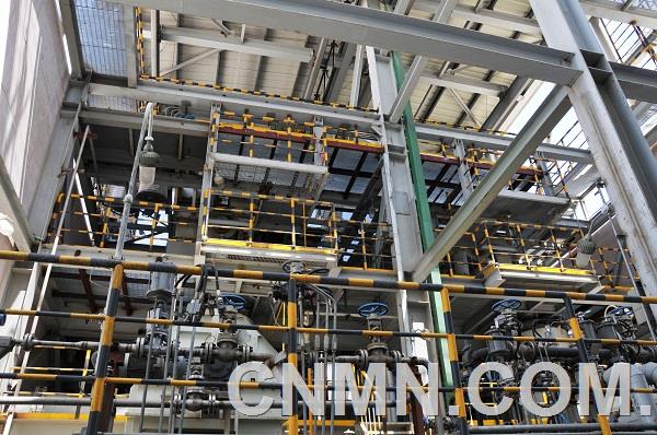 金川集團羰化冶金廠建成國內(nèi)第一條5000噸/年羰基鎳丸工業(yè)化生產(chǎn)線，標志著金川羰基鎳丸技術與裝備研發(fā)取得新突破，由此，金川集團成為全球第三家羰基鎳丸生產(chǎn)企業(yè)，進入羰基鎳丸生產(chǎn)世界先進行列。