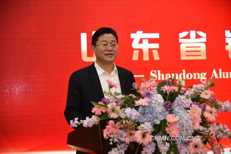 濱州市工信局局長趙春良主持成立大會