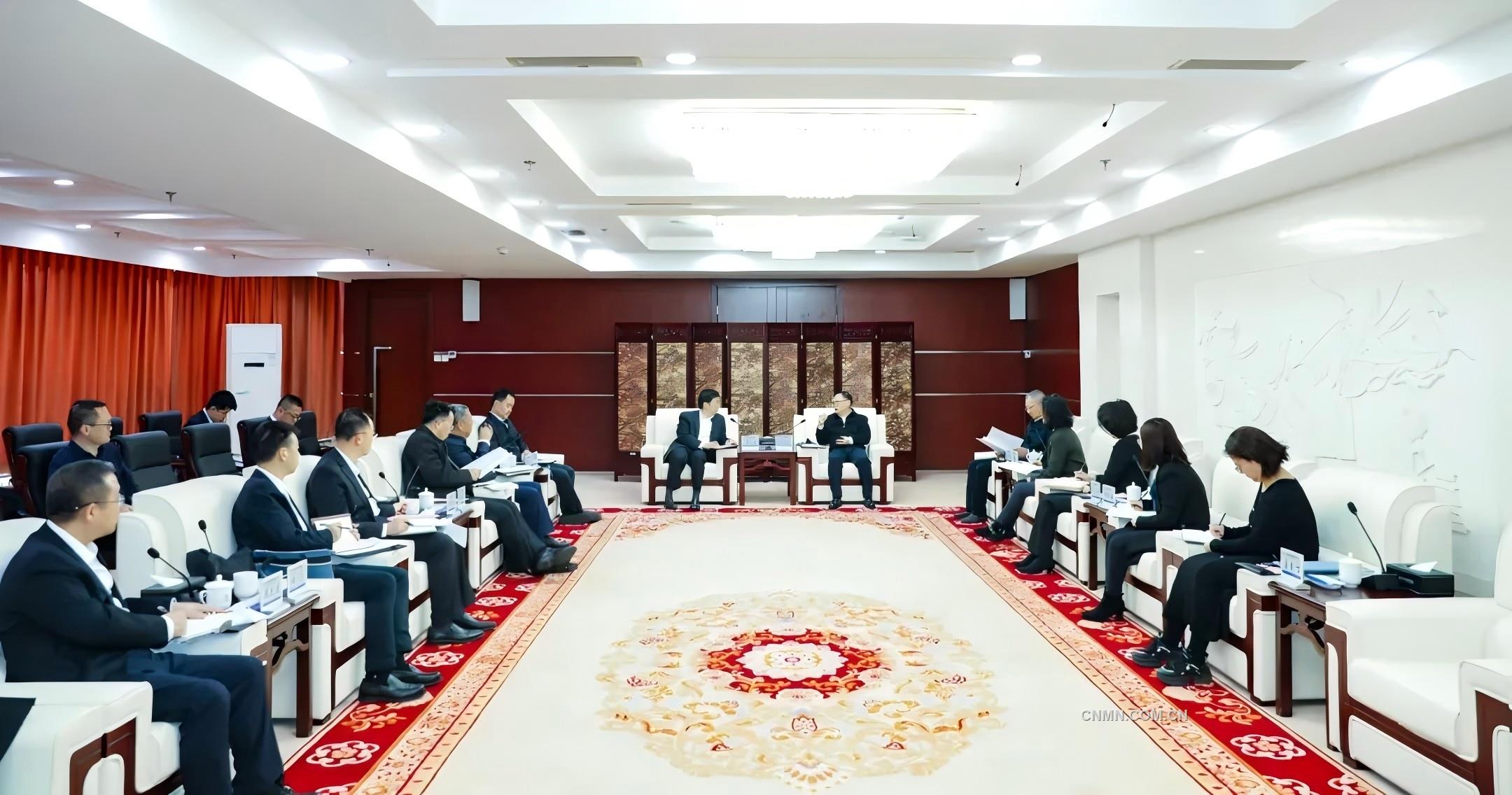 段向東與國家開發(fā)銀行黨委副書記、行長譚炯會談