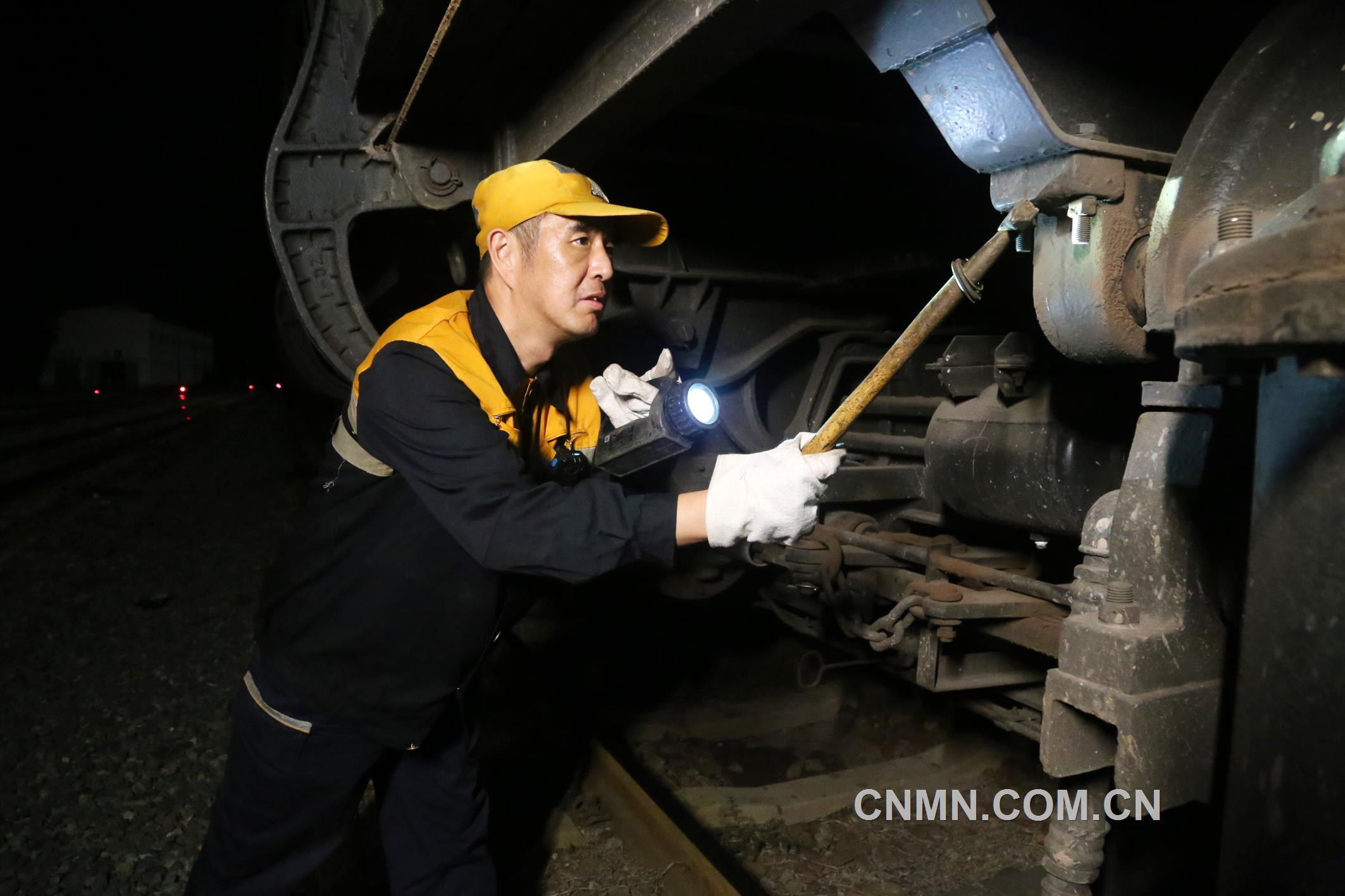 車輛安全運行的守護者——記中鋁物流中部陸港2024年度“最美物流人”、裝備技術(shù)公司列檢工焦建智