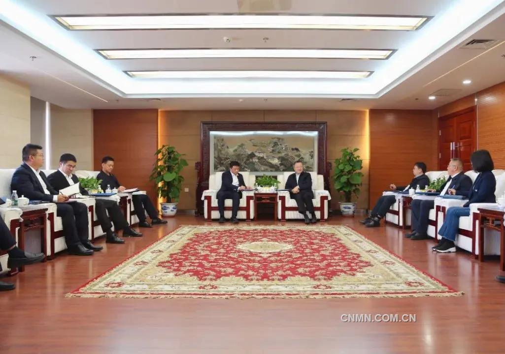 葛紅林會(huì)見(jiàn)河南國(guó)際集團(tuán)黨委書(shū)記、董事長(zhǎng)程建一行